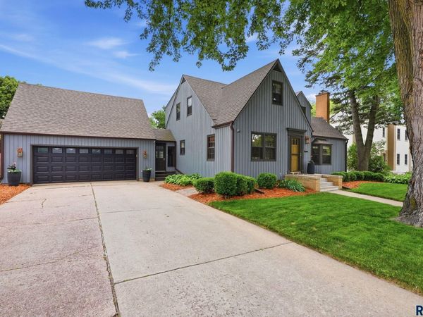 1910 S Phillips Ave, Sioux Falls, SD 57105