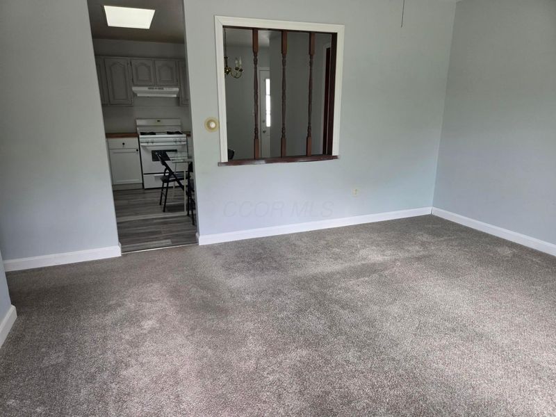 3325 Latonia, Columbus, OH 43232 Photo 2