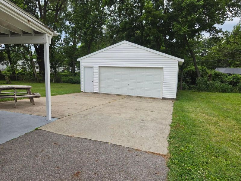 3325 Latonia, Columbus, OH 43232 Photo 22