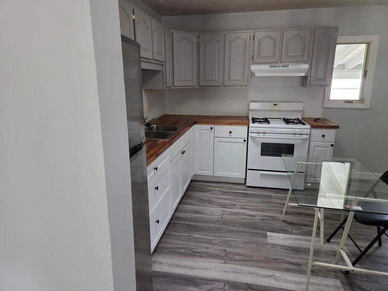 3325 Latonia, Columbus, OH 43232 Photo 3