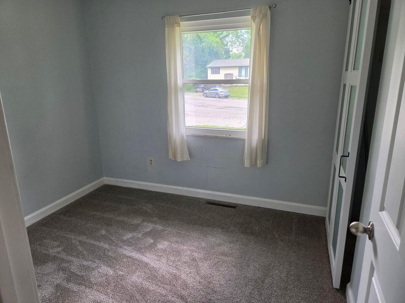 3325 Latonia, Columbus, OH 43232 Photo 5