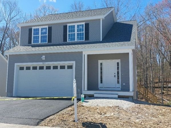 22B Crownshield, Unit 22B, Uxbridge, MA 01569