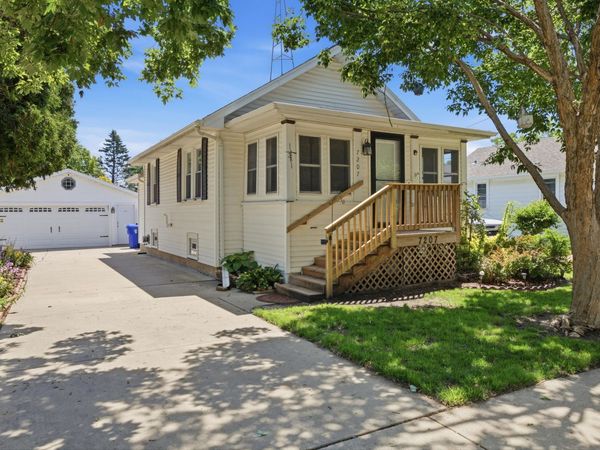 7207 45th Ave, Kenosha, WI 53142