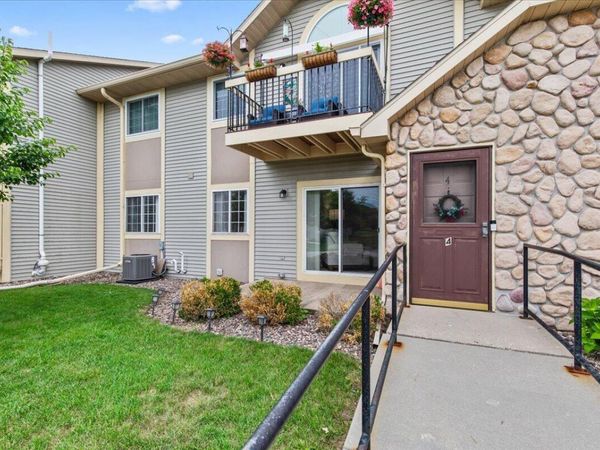 320 E Washington St, Unit 4, Slinger, WI 53086