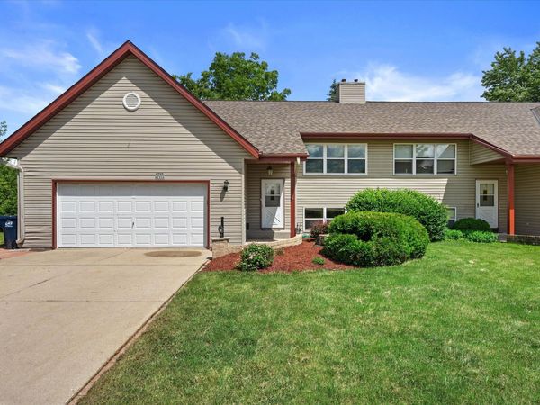 W245N6566 Bowling Green St, Sussex, WI 53089