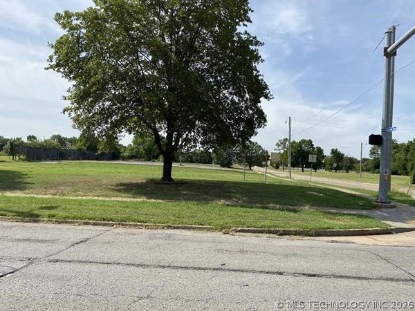 1610 E Apache Street North , Tulsa, OK 74106