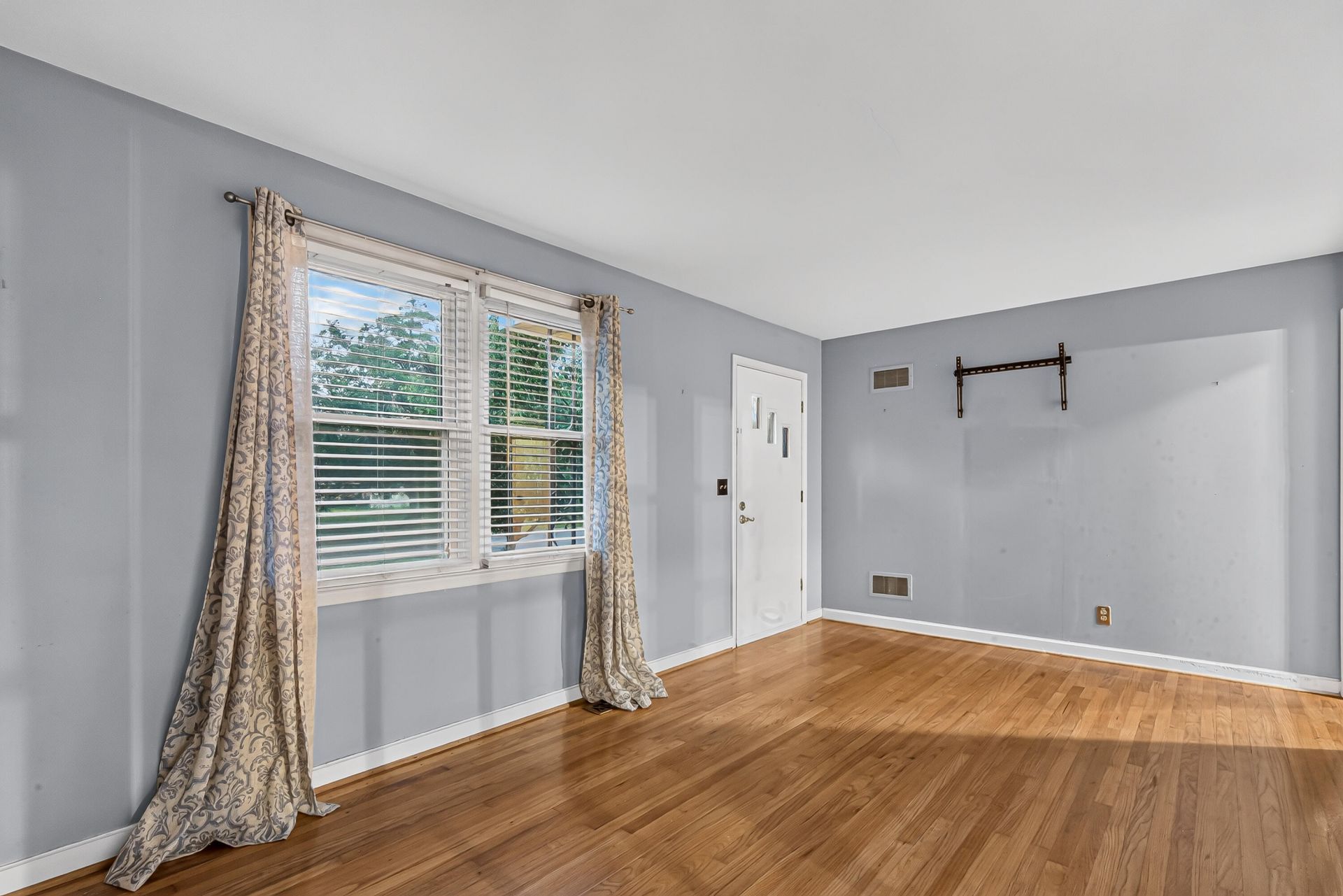 56 Woodlawn Terrace Photo 16