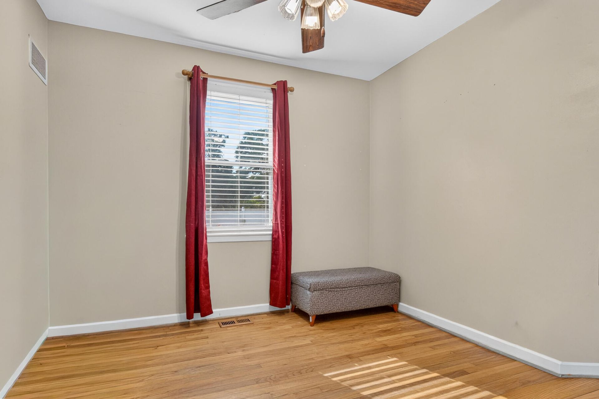 56 Woodlawn Terrace Photo 26