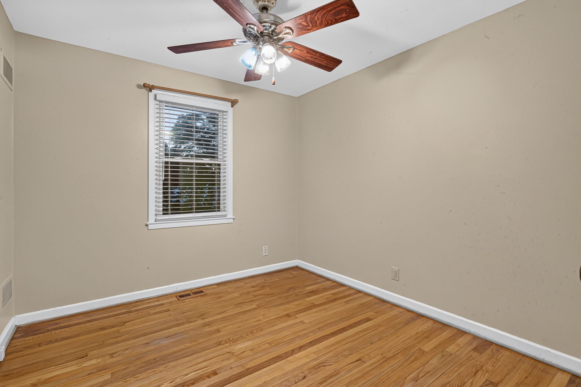 56 Woodlawn Terrace Photo 54