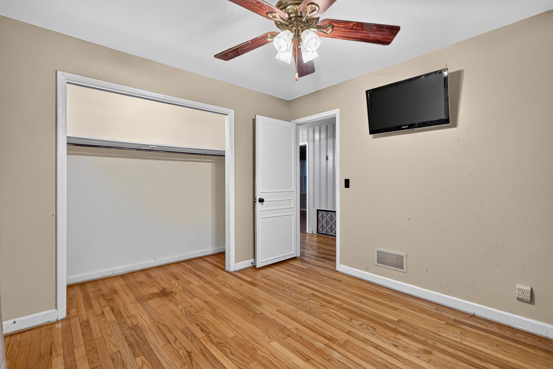 56 Woodlawn Terrace Photo 55