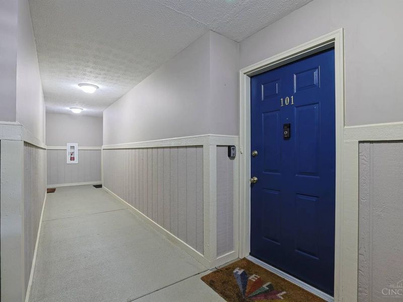 9800 Regatta Drive, Unit 101, Cincinnati, OH 45252 Photo 3