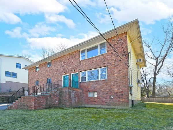 8 Harbor Hill Road , Unit 2 Second F, Glen Cove, NY 11542