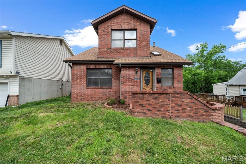 9715 Big Bend Boulevard, Saint Louis, MO 63122 Main Photo