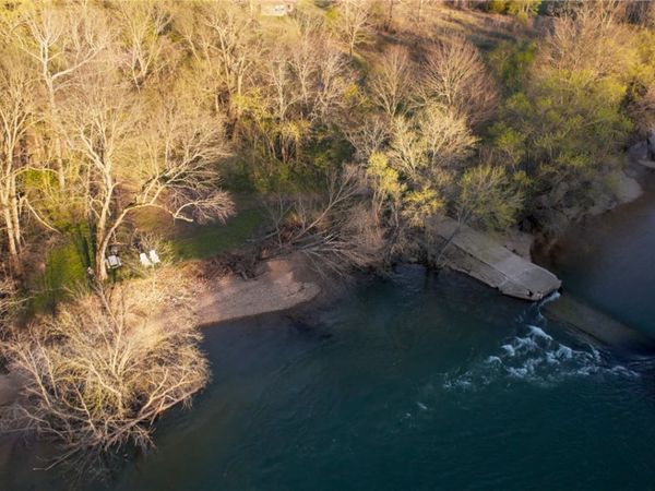 Highway 221 , Eureka Springs, AR 72616