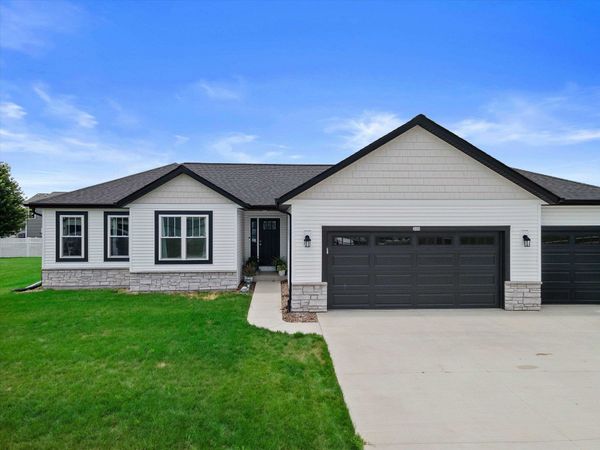 335 Crestview Lane, Lake Mills, WI 53551