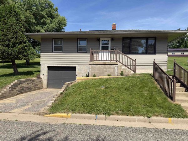 404 N Brooklyn Avenue, Elroy, WI 53929