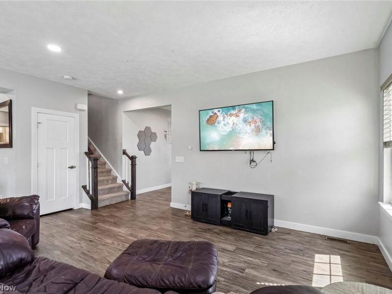 3207 Boettler Street NE, Canton, OH 44721 Photo 5