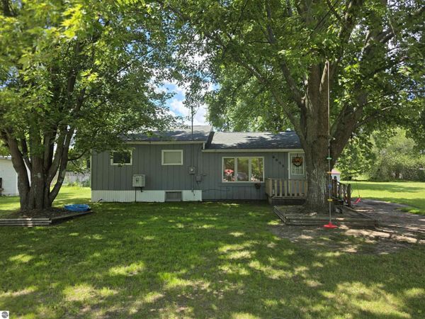 6053 Mill NW, Riverdale, MI 48877
