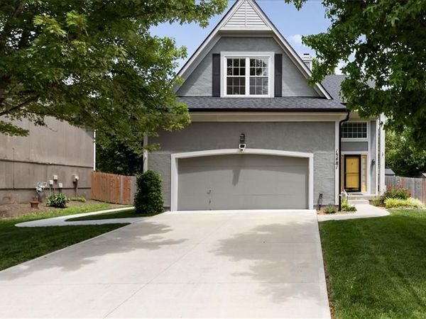 15481 S Wyandotte Drive, Olathe, KS 66062