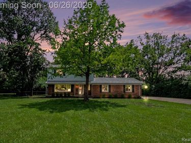 24474 Springbrook Drive, Farmington Hills, MI 48336