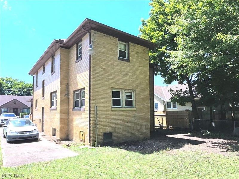 330 W 28th Street, Lorain, OH 44055 Photo 5