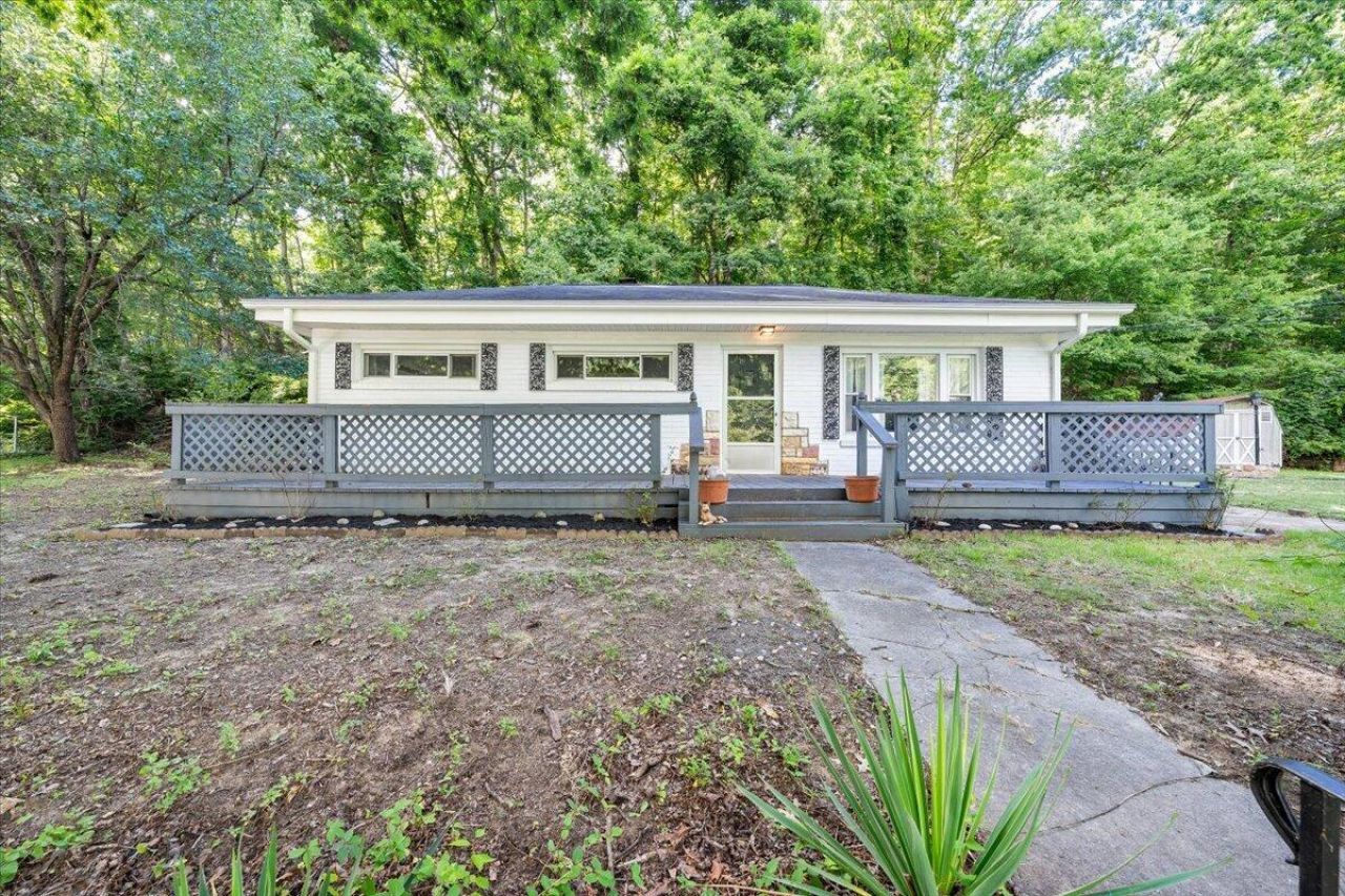 2215 Wildwood Rd , Salem, VA 24153 Main Photo