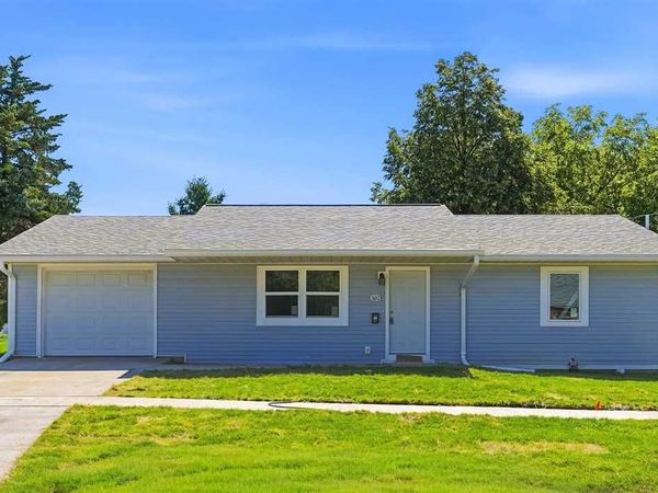 320 N C Ave, Washington, IA 52353