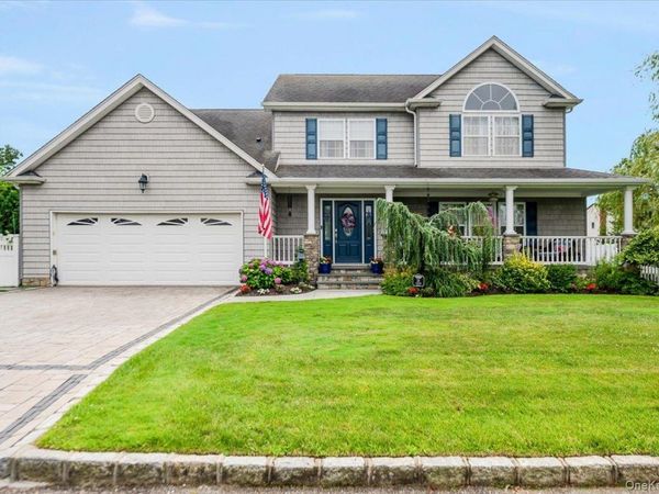 18 South Plaza , Amity Harbor, NY 11701