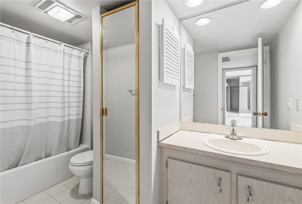 1166 6th Avenue, Unit 2D, Vero Beach, FL 32960 Photo