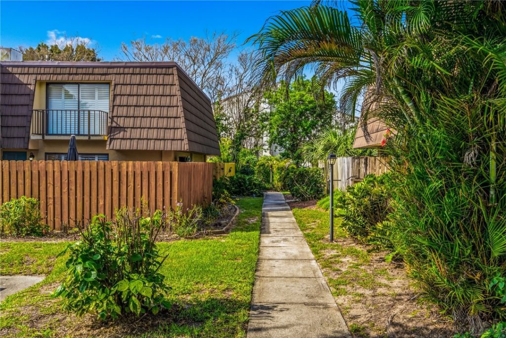 1166 6th Avenue, Unit 2D, Vero Beach, FL 32960 Photo
