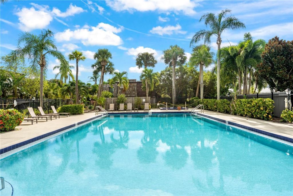 1166 6th Avenue, Unit 2D, Vero Beach, FL 32960 Photo
