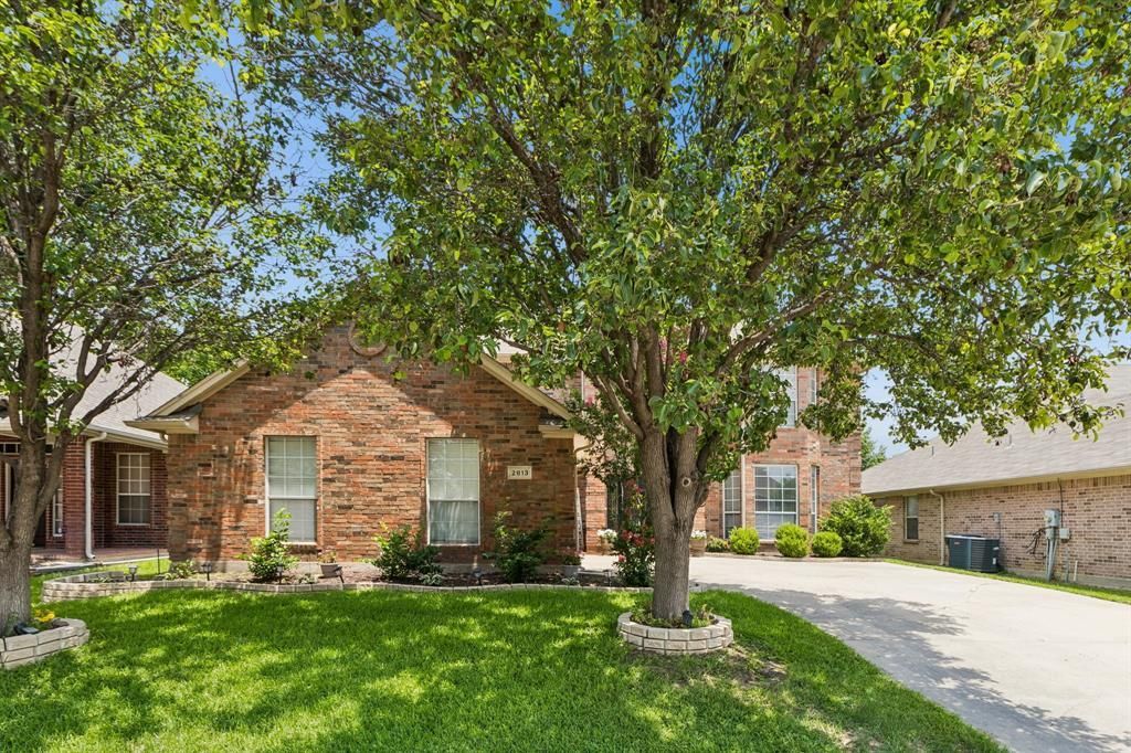 2813 Flint Rock Drive, Fort Worth, TX 76131 Main Photo
