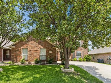 2813 Flint Rock Drive, Fort Worth, TX 76131