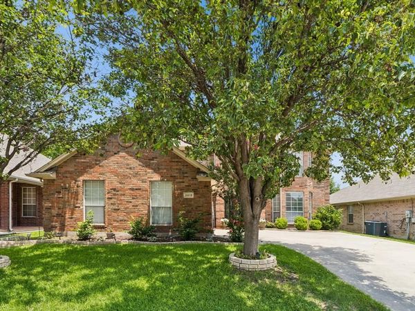 2813 Flint Rock Drive, Fort Worth, TX 76131