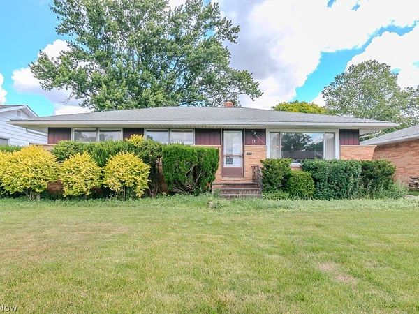 73 E Parkleigh Drive , Seven Hills, OH 44131