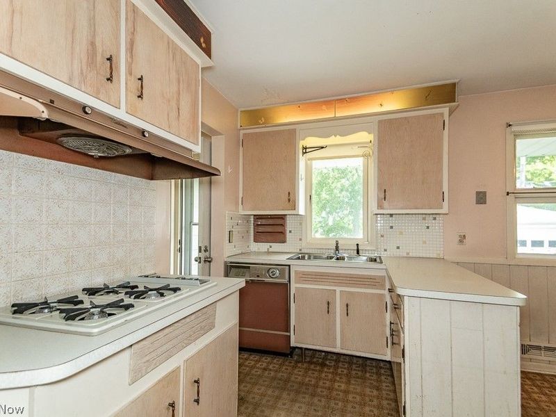 73 E Parkleigh Drive, Seven Hills, OH 44131 Photo 13