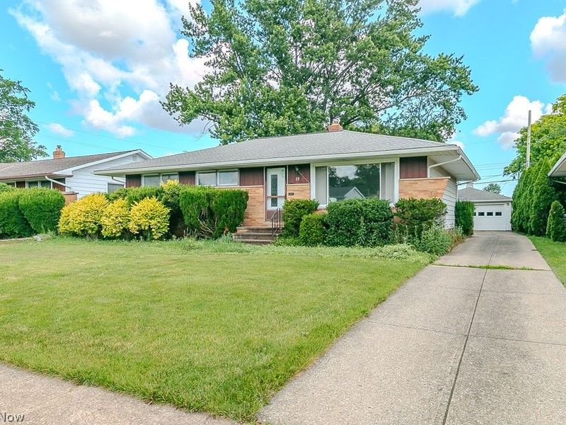 73 E Parkleigh Drive, Seven Hills, OH 44131 Photo 2