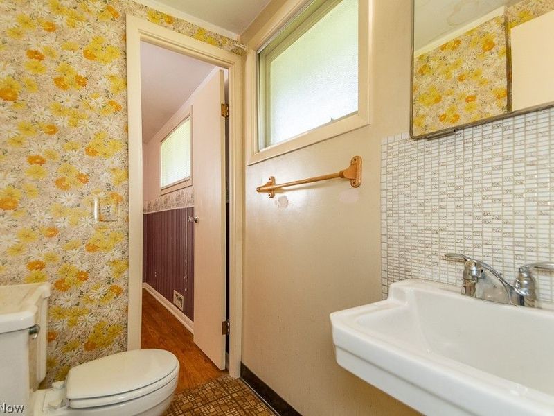 73 E Parkleigh Drive, Seven Hills, OH 44131 Photo 22