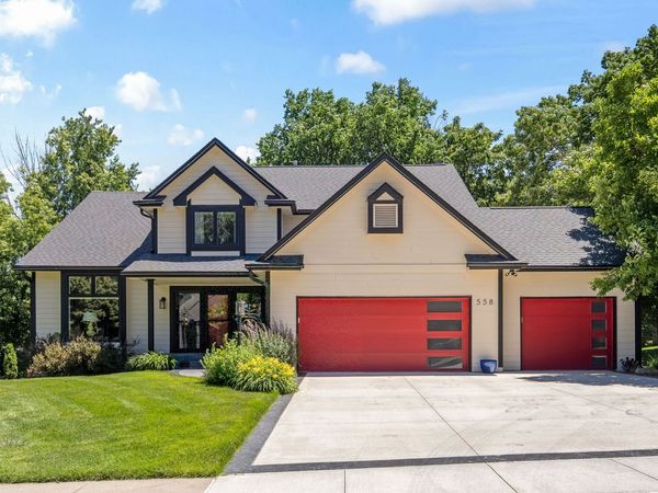558 S 34th Court, West Des Moines, IA 50265