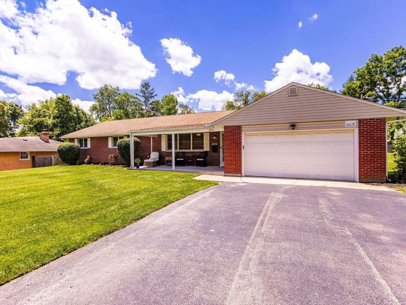 2097 Bonniedale Drive, Bellbrook, OH 45305 Photo 3