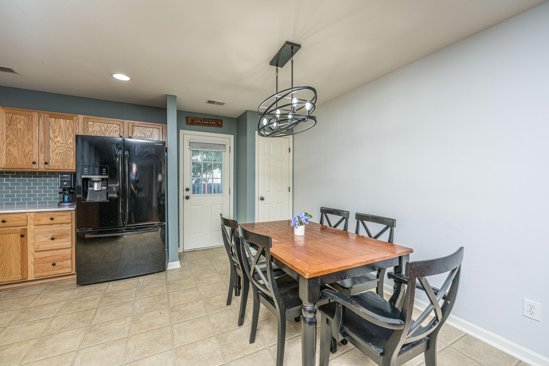224 Myrtle Way Photo 17