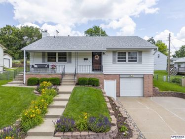 7219 Park Crest Drive, La Vista, NE 68128