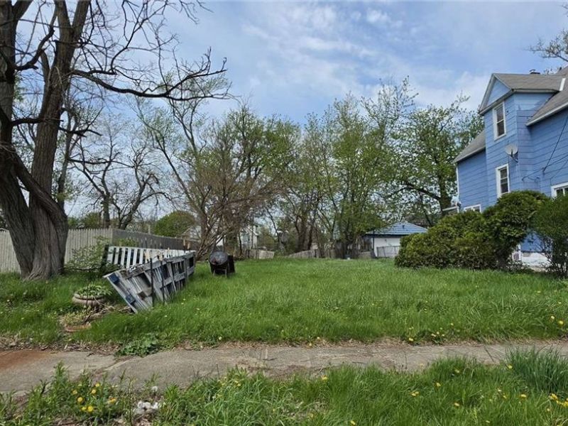 9509 Heath Avenue, Cleveland, OH 44104 Photo 2