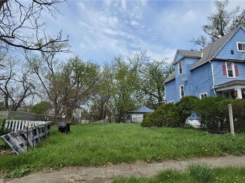 9509 Heath Avenue, Cleveland, OH 44104 Photo 3