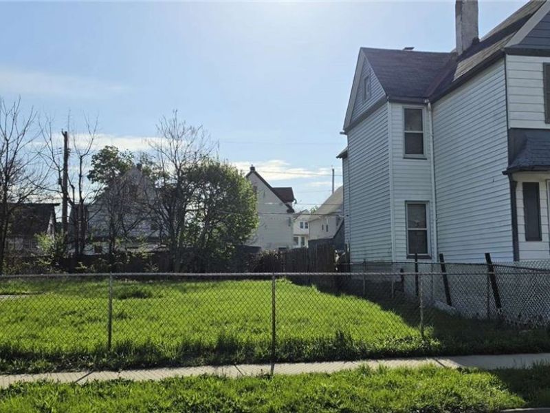 E 93 Street, Cleveland, OH 44106 Photo 1