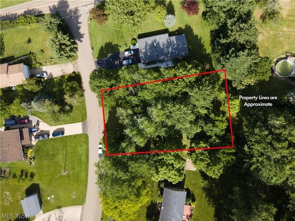 Rita Street NE, Hartville, OH 44632
