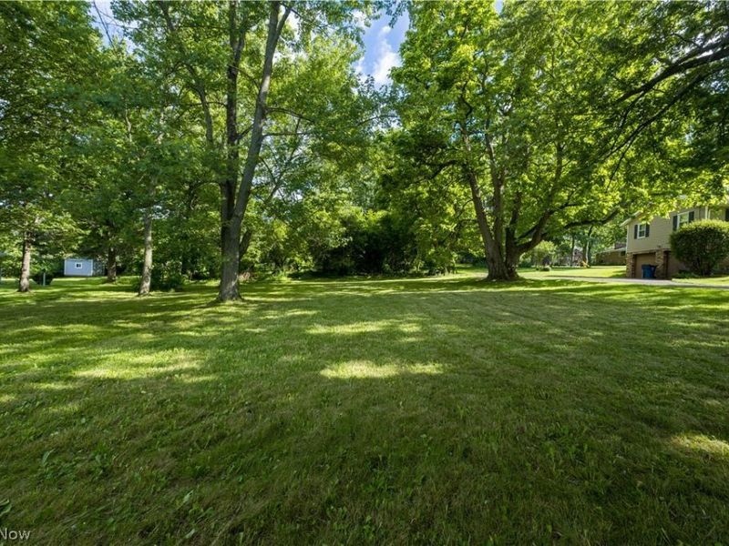 Rita Street NE, Hartville, OH 44632 Photo 6