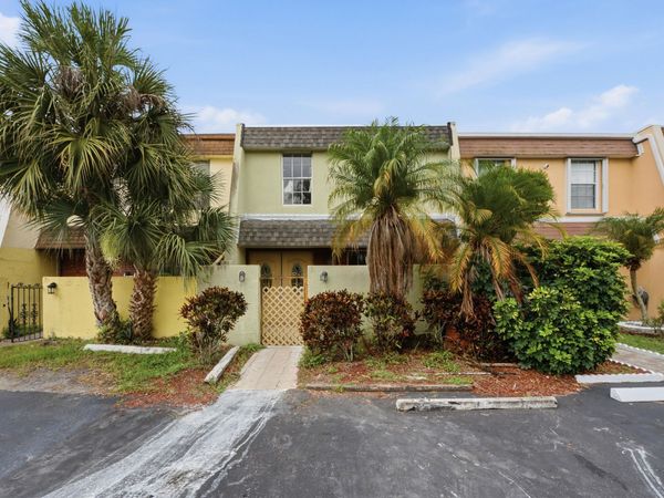 7318 NW 75th Street, Tamarac, FL 33321