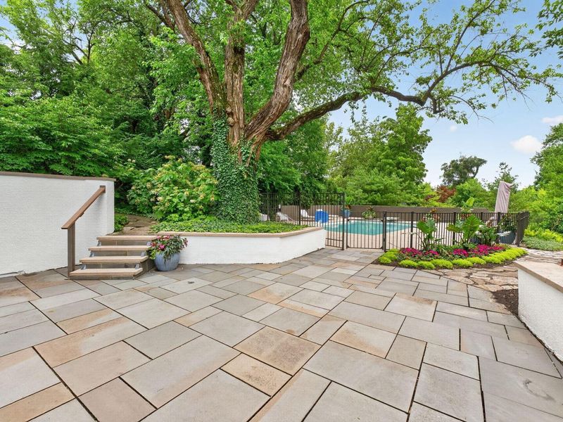 1980 Hillside Drive , Columbus, OH 43221 Photo 106