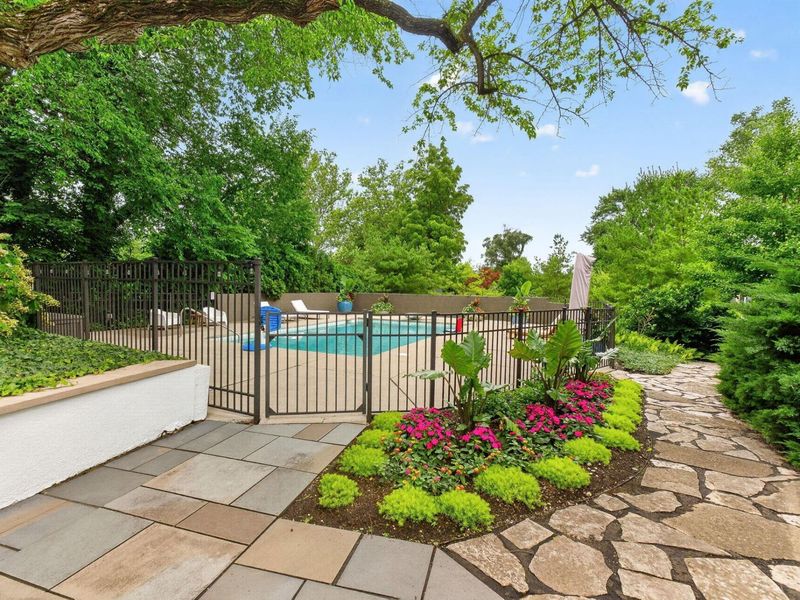 1980 Hillside Drive , Columbus, OH 43221 Photo 110